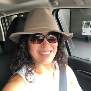 Meet your Posher, Yolanda